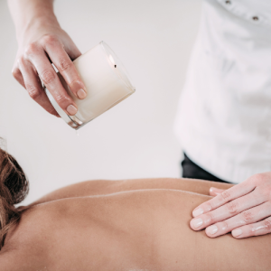 masaż święcą świeca, ciepło, wosk, masaż